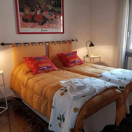 B&B Gloria Галарате Екстериор снимка