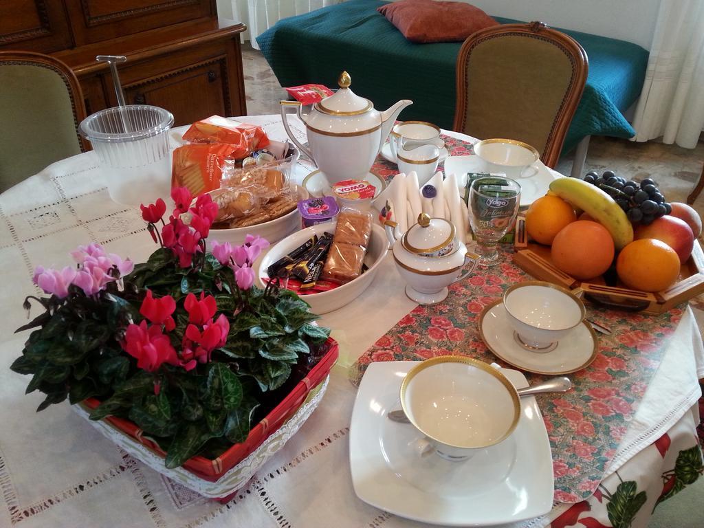 B&B Gloria Галарате Екстериор снимка