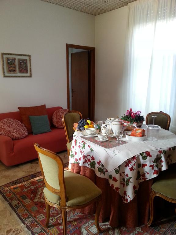 B&B Gloria Галарате Екстериор снимка