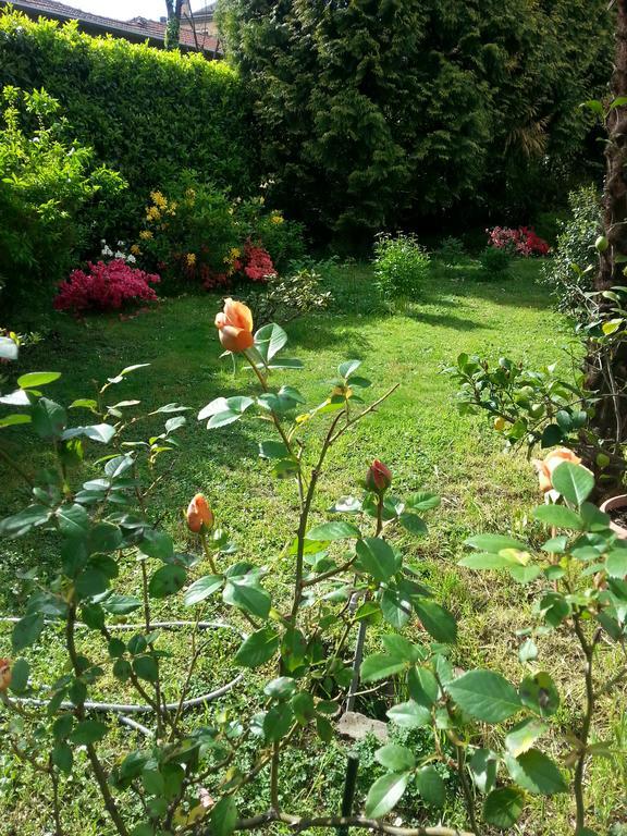 B&B Gloria Галарате Екстериор снимка