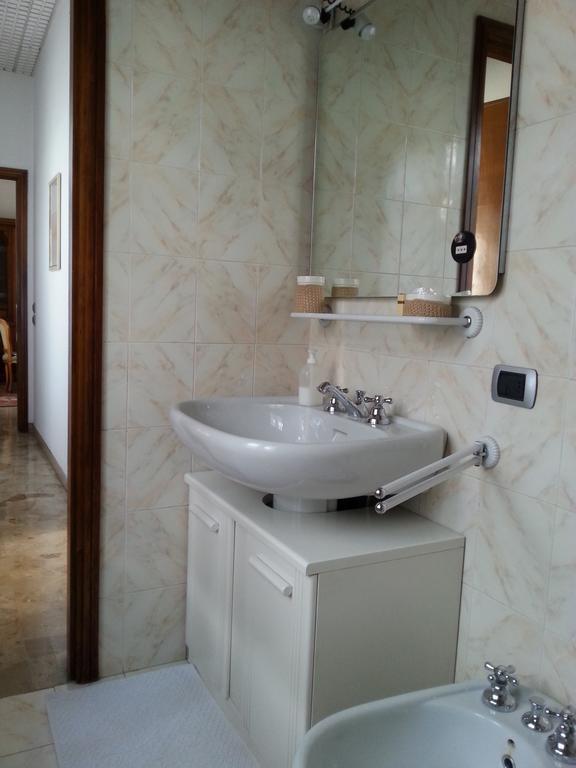B&B Gloria Галарате Стая снимка