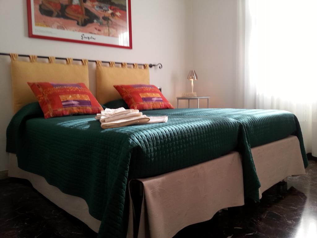 B&B Gloria Галарате Екстериор снимка