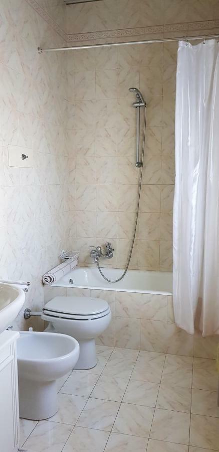 B&B Gloria Галарате Екстериор снимка